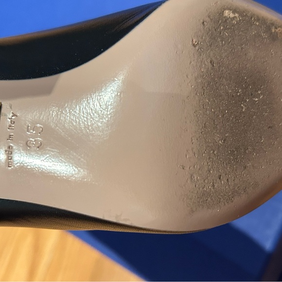 SIZE 35 Gucci Studded Pointed Toe Heels in Black Leather - Picture 3 of 3